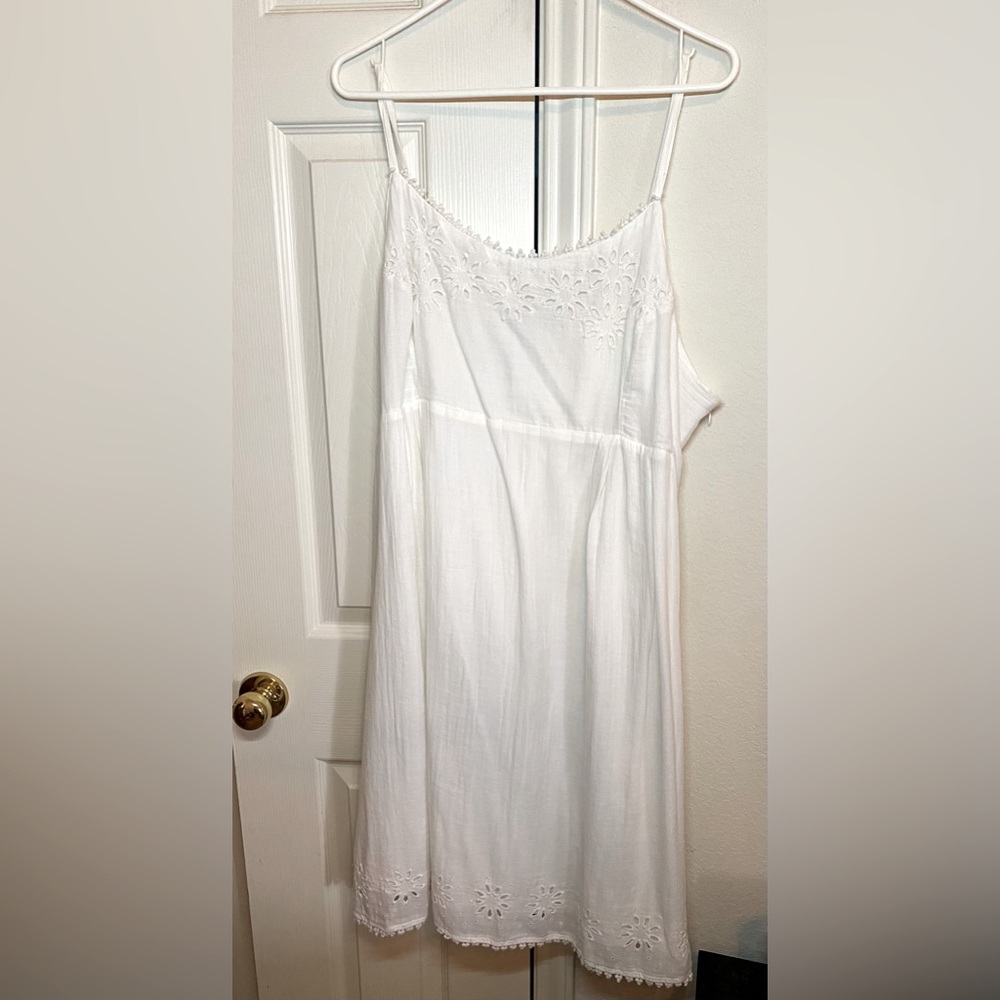 White sleeveless dress